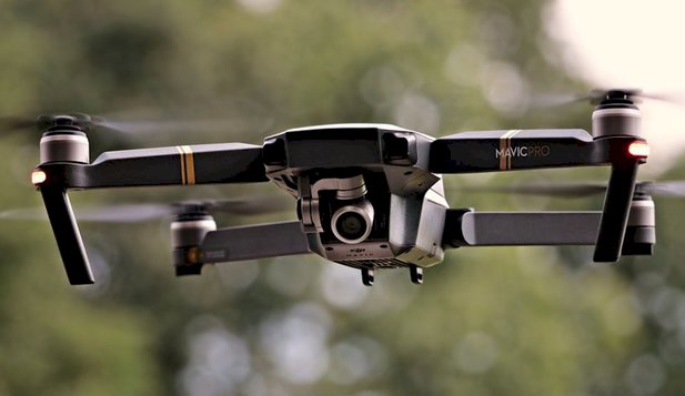 Dronele înzestrate cu tehnologie de recunoaştere facială ajută la găsirea persoanelor