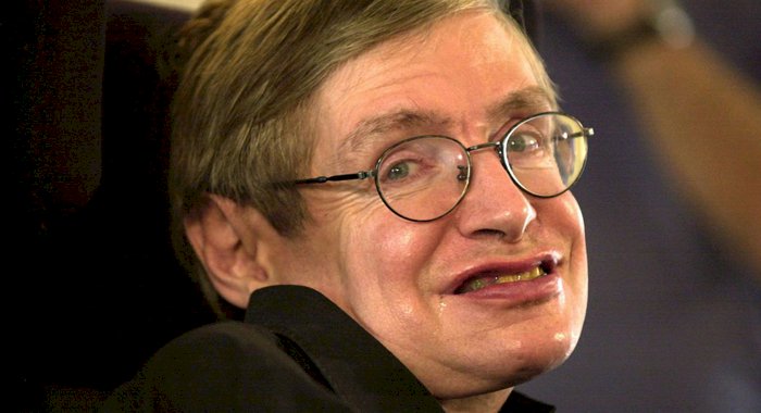 Prezicerile lui Stephen Hawking din 2001: ”un virus care va distruge rasa umană