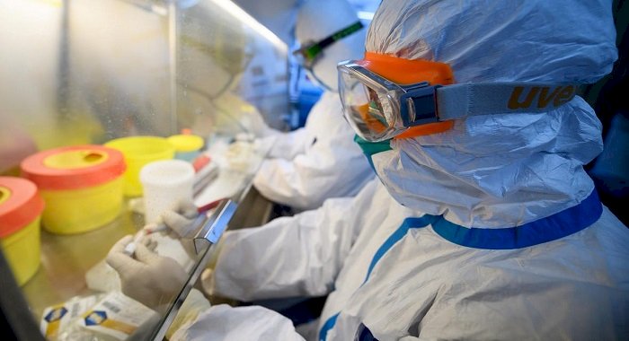 Un om de ştiinţă american a creat un virus care ar putea distruge întreaga omenire!